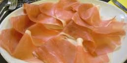 piatto di prosciutto crudo