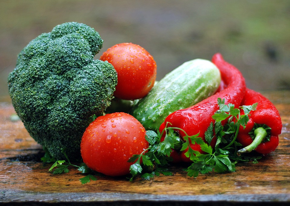 mix di verdure sul tavolo